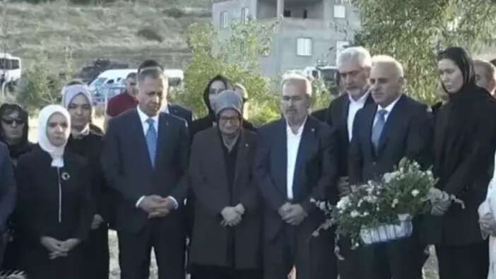 3 bakandan Narin Güran'ın mezarına ziyaret