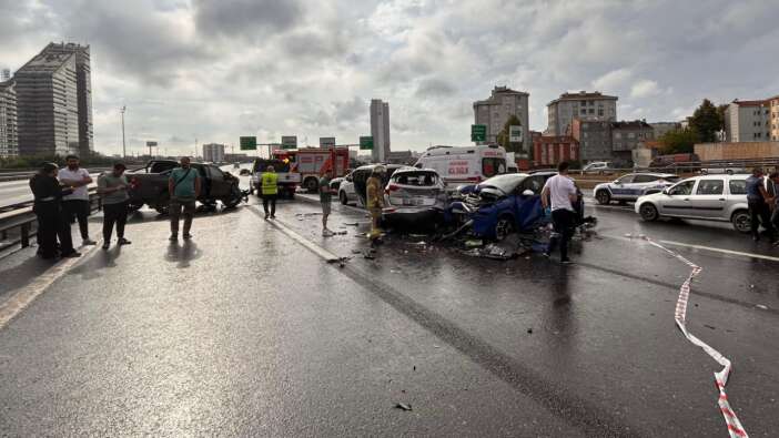TEM İSTOÇ mevkiindeki zincirleme kazada 8 araç birbirine girdi: 2 ölü, 4 yaralı