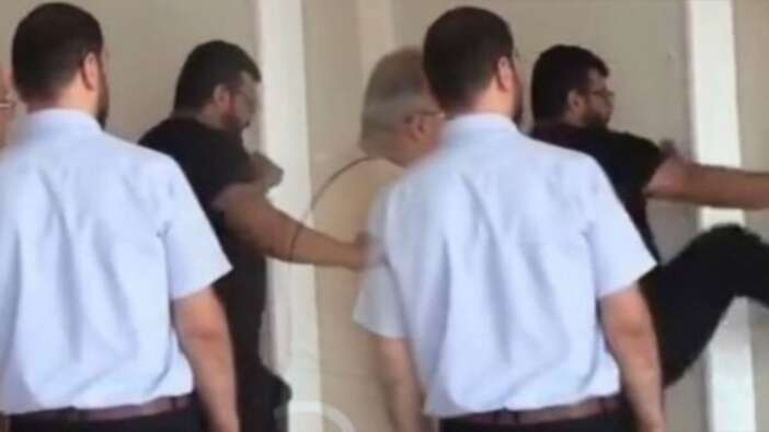 Kadın müdür yardımcısının kapısını tekmelerle kırdıran okul müdürü açığa alındı!