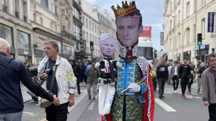 Fransa'da halk sokakta! Yeni kabine açıklandı