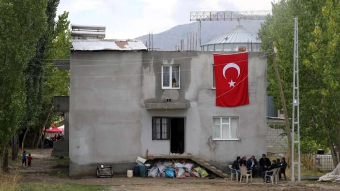 Pençe Kilit şehidimizin acı haberi baba evine ulaştı! Ailesinin yaşadığı ev duygulandırdı...