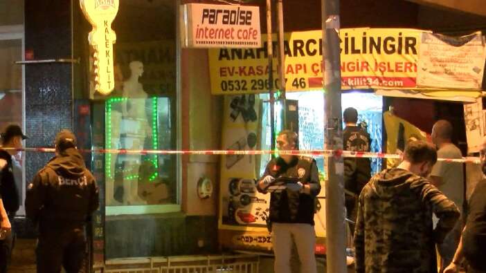 Küçükçekmece'de motosikletli saldırganlar internet kafeye patlayıcı madde attı