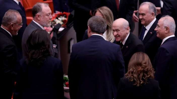 TBMM'nin yeni yasama yılında tarihi anlar! MHP lideri Devlet Bahçeli, DEM Partililerle tokalaştı