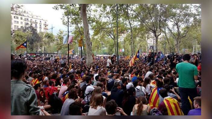 İspanya karıştı! Barcelona Üniversitesi işgal edildi...