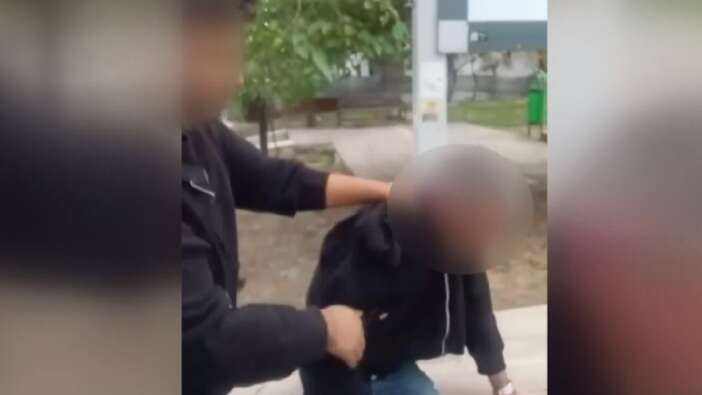 Okulun önünde iğrenç hareket; parka oturup mastürbasyon yapmaya başladı
