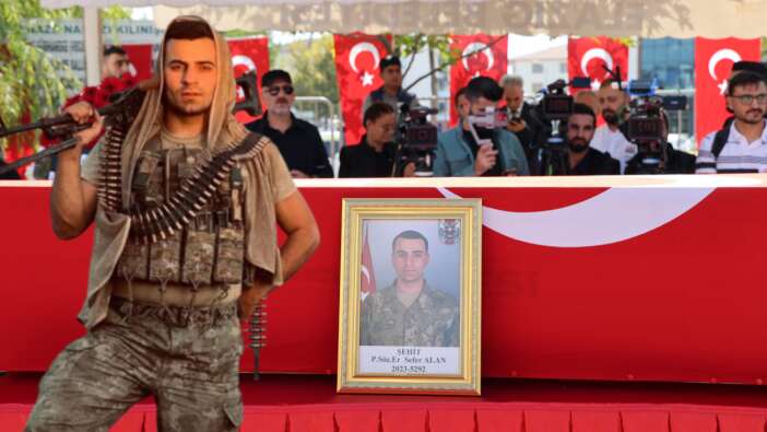 Pençe-Kilit şehidi Er Sefer Alan memleketi Elazığ'da son yolculuğuna uğurlandı