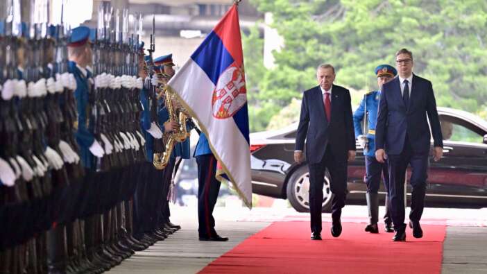 Vucic'le ikili görüşme; Cumhurbaşkanı Erdoğan Sırbistan'da 7 pare top atışıyla karşılandı