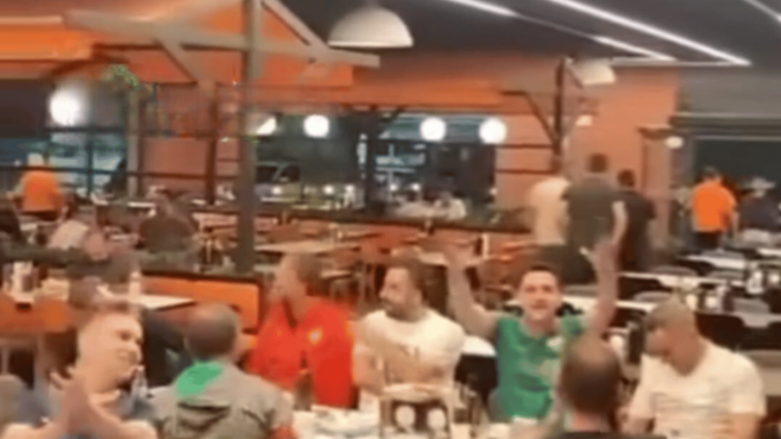 Bir grup Bursaspor taraftarından Köfteci Yusuf'a tezahüratlı destek!