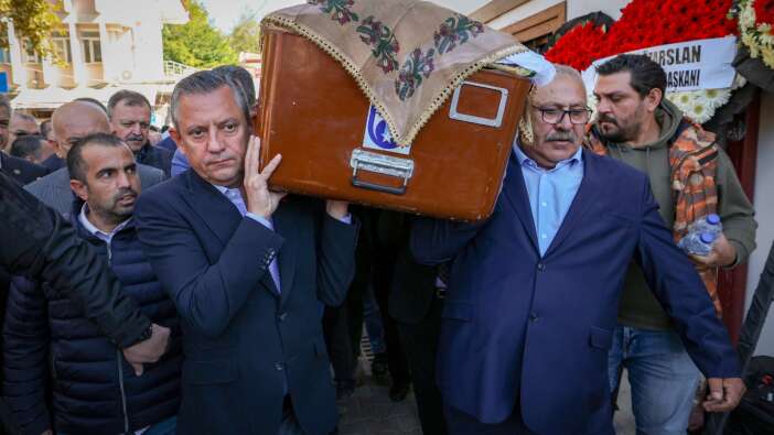 Eski Ayaş belediye başkanının kızı son yolculuğuna uğurlandı, tabutu Özgür Özel omuzladı
