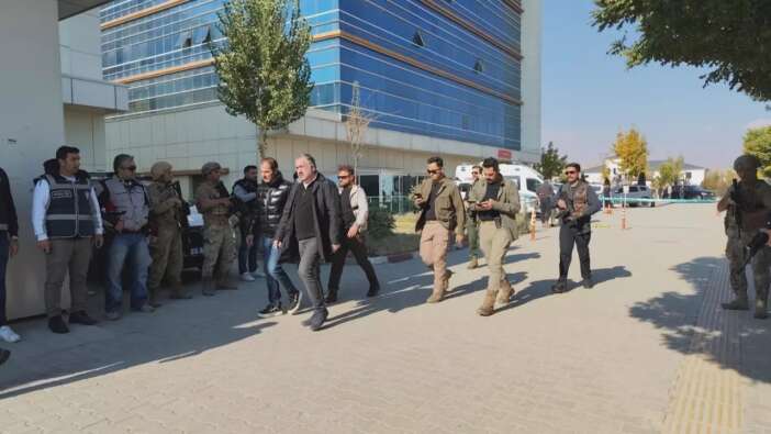 Hastanede silahlı kavga: 1 personel öldü, 1'i polis 3 yaralı!