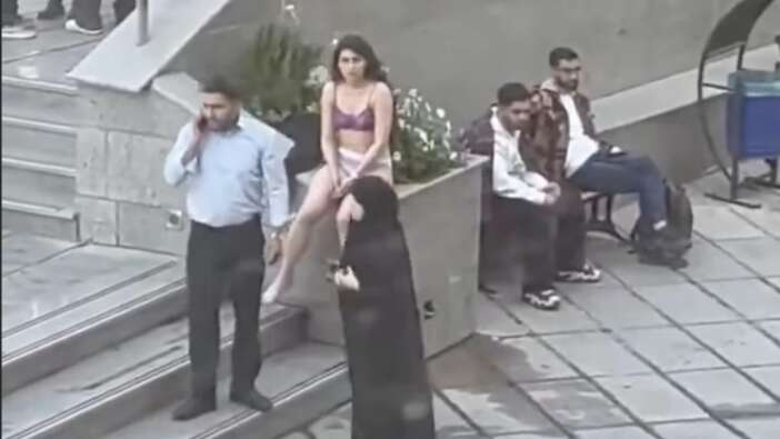 İran'da gündem olan protesto! Kampüste soyunan kadın gözaltına alındı...