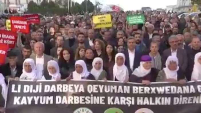 DEM Parti tahrik dozunu artırdı! Topluca PKK marşı okudular! Bakın kimler oradaydı!