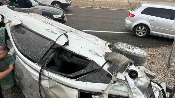 Malatya son dakika haberleri: Devrilen otomobildeki 5 kişi yaralandı