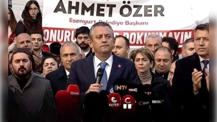 Siyasi şov! Esenyurt'ta Ahmet Özer tiyatrosu