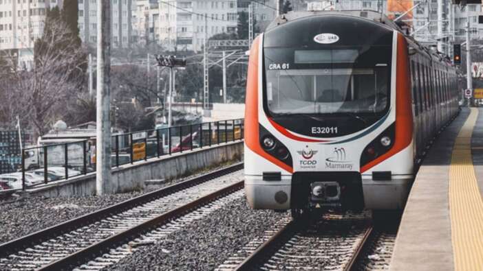 Marmaray Yenikapı istasyonunda bir kişi raylara atlayarak intihar etti