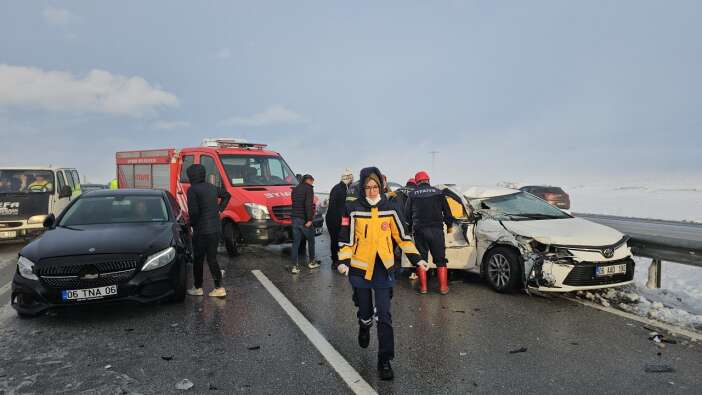 Çorum son dakika haberi: Zincirleme trafik kazasında 10 kişi yaralandı...