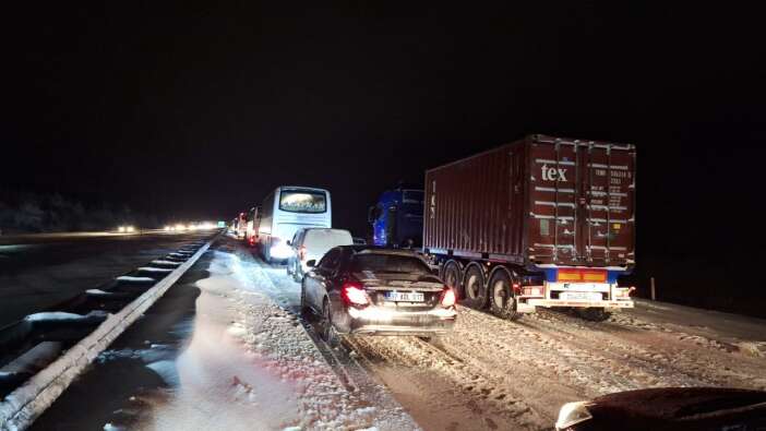 Karabük Gerede kara yolu saatlerdir kapatlıydı: 7 saat sonra trafiğe açıldı