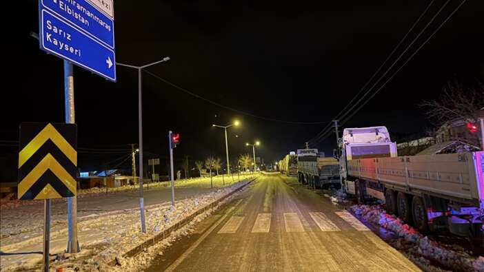 Son Dakika! Kahramanmaraş'ta kar ve tipi nedeniyle kapanan 203 mahalle yolu ulaşıma açıldı