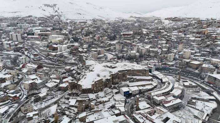 Bitlis son dakika: Yoğun kar yağışı sebebiyle eğitim öğretime ara verildi!