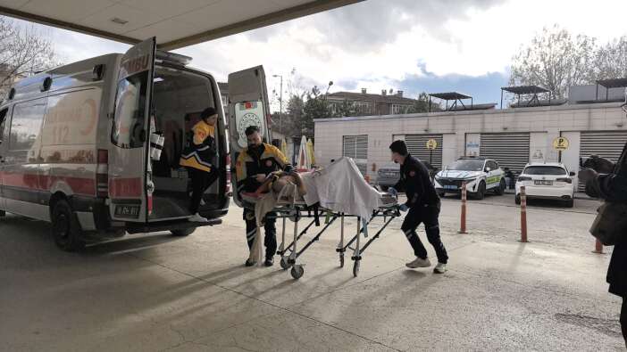 Bursa'da akıl almaz olay! Babasının alt kattaki evlerine sarkıttığı Özcan, ipin kopmasıyla düşüp ağır yaralandı