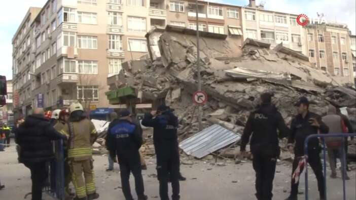 İstanbul Güngören'de yıkım işlemi yapılan bina çöktü!