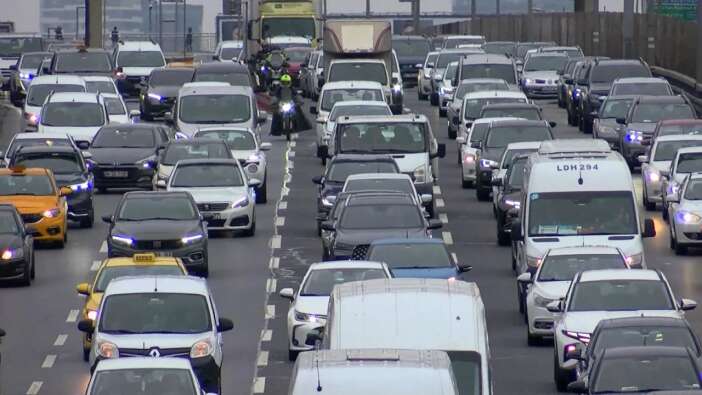 İstanbul'da trafik çilesi: Mesai çıkışında yoğunluk yüzde 90'a çıktı!