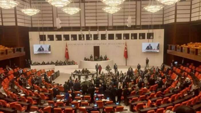 Meclis'te 'alkış' gerginliği: "Vekillerin hakkını gasp etti"