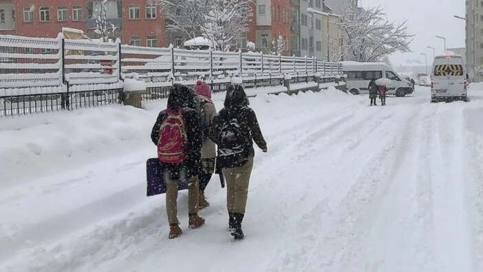 Van'da eğitime kar engeli! 1 gün tatil edildi