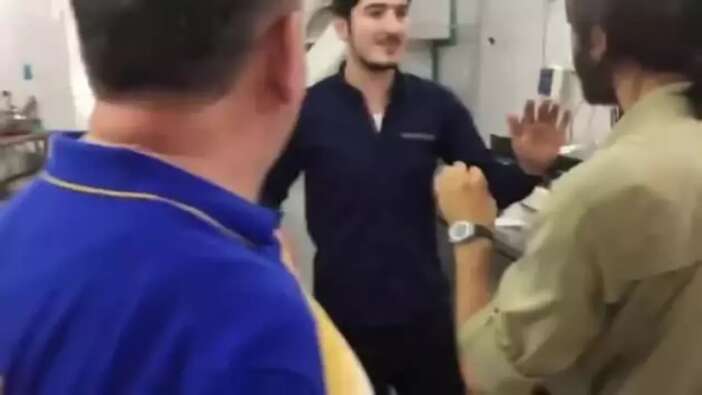 Türkler zorla hesap ödemeye çalıştılar: Suriyeli dükkan sahibi ısrarla kabul etmedi!
