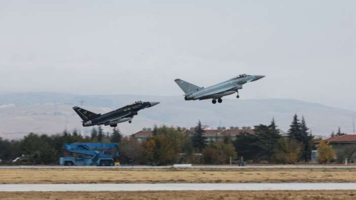 Türkiye satın almak için İngiltere ile görüşüyordu... Eurofighter savaş uçakları Ankara'ya iniş yaptı!