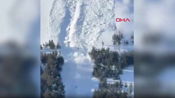 Palandöken’de çığ düşme anı böyle görüntülendi!
