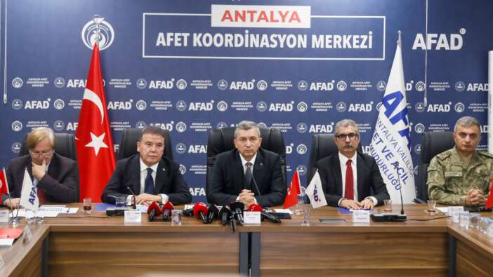 Antalya'da yaşayanlar dikkat!  ‘Turuncu kod’ uyarısı yapılan kentte taşımalı eğitime 1 gün ara verildi