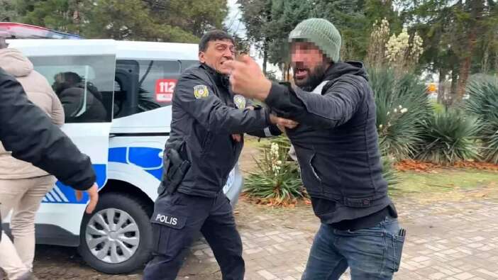 Alkol insanlıktan çıkardı! Birlikte içki içtiği 2 arkadaşını bıçakladı