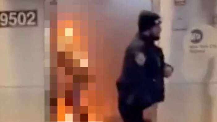 Kadın metroda diri diri yanarken... Çevredekiler sadece izledi ve cep telefonlarıyla kaydetti