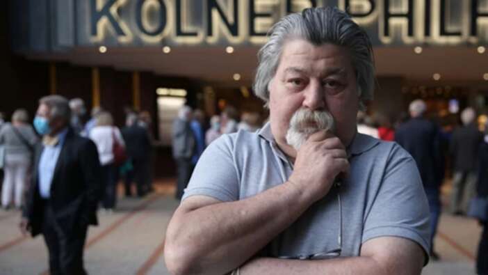 Aziz Nesin'in oğlu Ahmet Nesin hakkında "Cumhurbaşkanına Hakaret" suçlamasıyla yakalama kararı