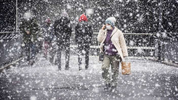Kar Edirne'den giriş yaptı! Meteoroloji'den İstanbul dahil 13 ile sarı kodlu uyarı... Bugüne dikkat!