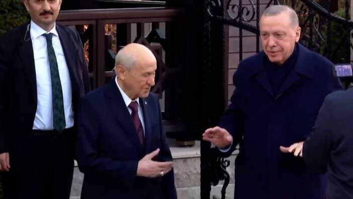 Erdoğan'dan ince espri! Gogol'un değil Bahçeli'nin paltosu...