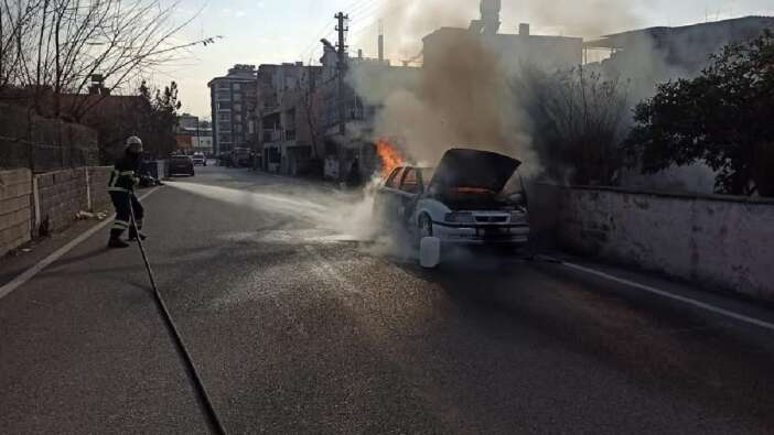 Hatay son dakika haberi:  Seyir halindeki otomobil bir anda alev aldı...