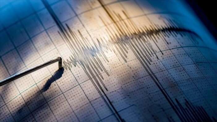 Ege Denizi'nde 3,9 büyüklüğünde deprem! İzmir Menderes'te hissedildi...