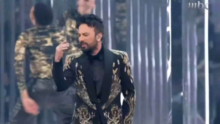 Büyüleyici göbek dansıyla... Riyad'da unutulmaz Tarkan rüzgarı