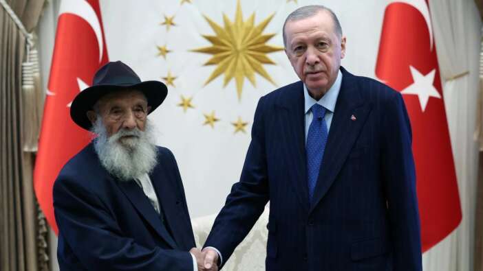 Cumhurbaşkanı Recep Tayyip Erdoğan, Alevi dedesi Ahmet Uğurlu'yu kabul etti!