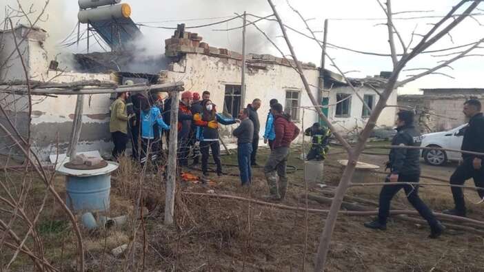Bolu'daki yangının acısı dinmeden bir facia daha! Aksaray'da tek katlı ev yandı: 3 yaşındaki Ecrin öldü, 5'i çocuk 6 kişi hastaneye kaldırıldı