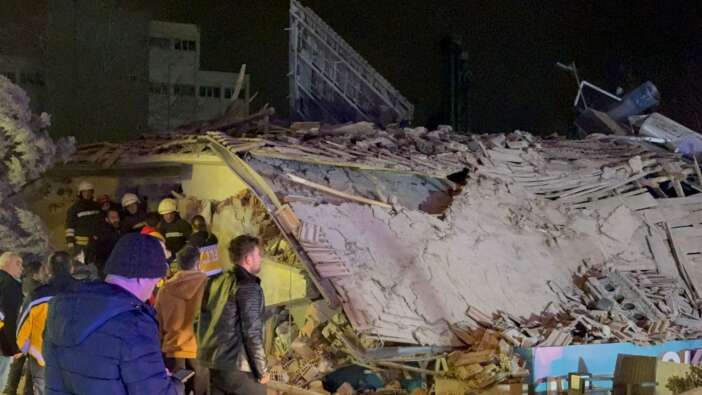 Son dakika: Konya'da 3 katlı bina çöktü! AFAD ekipleri bölgede!