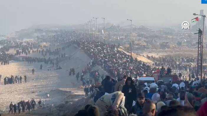 Yerlerinden edilen Filistinliler Gazze’nin kuzeyindeki evlerine dönmeye başladı! Tekbir sesleri yükseldi
