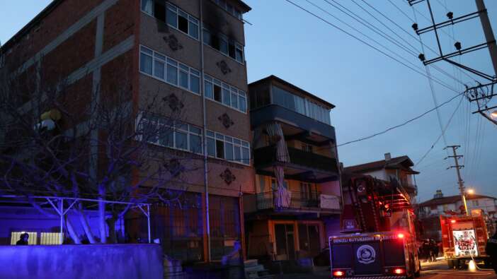 Yürekleri dağlayan olay! Denizli'de yangından çocuklarını kurtaran anne alevlerin içinde kaldı!