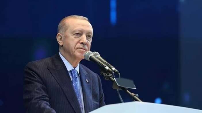 Cumhurbaşkanı Erdoğan'dan Özgür Özel'e tepki: Emperyalistlere kimin kulluk ettiğini görmek istiyorsan 14-28 Mayıs seçimleri öncesinde kapı kapı dolaşan eski genel başkanına bak