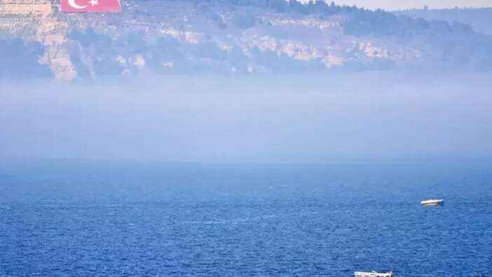 Çanakkale'de boğaz trafiğine sis engeli!
