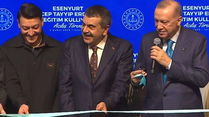 Kimsenin beklemediği anda... Mesut geç şöyle! Oğlum sen de çok utangaçsın