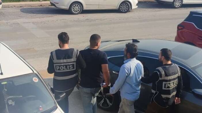 Mersin’de öğretmeni darbeden veli ve oğlu tutuklandı; olay anı kamerada