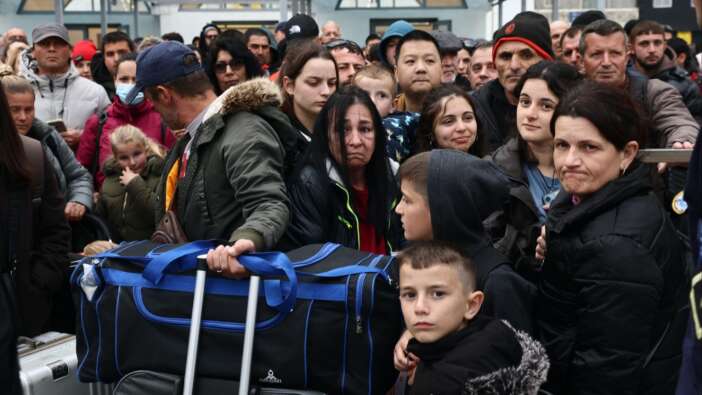 10 dakikada bir deprem oluyor! Santorini Adası neredeyse boşaltıldı! "3 dakikada bir yer değiştiriyoruz"